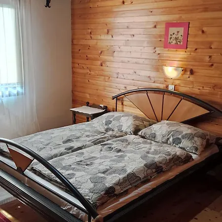 V&n, Apartman